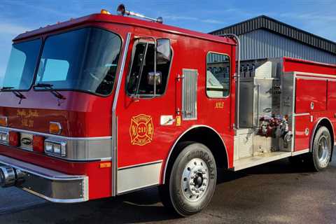 Test your HOA's patience with this 1986 E-One Cyclone fire truck