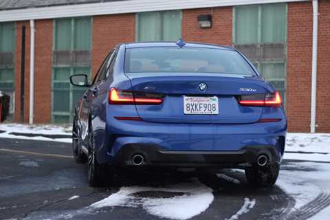 2022 BMW 330e xDrive Long-Term Update | Snow stud