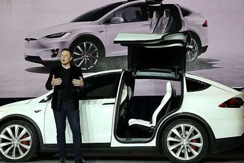 Tesla stock has more downside ahead and investors can expect a 25% drop in earnings in the coming..