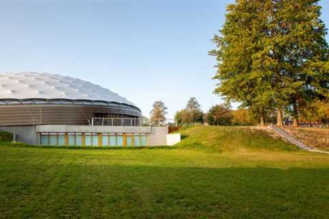 Museum roof in the Netherlands resembles a parachute