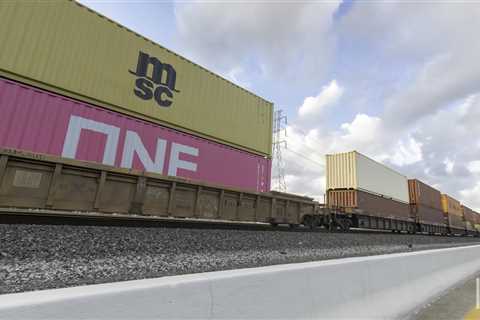 Rail intermodal to ‘struggle’ in 2023, consulting firm says