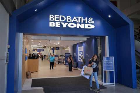 Bed Bath & Beyond warns it may go out of business, stock tanks to lowest levels in 30 years -..