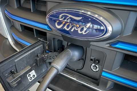 Ford posts $1.76B 1Q profit largely on gas-powered vehicles