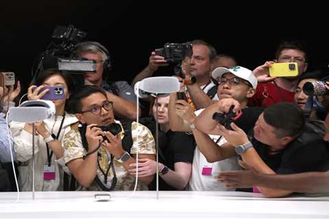 Apple didn't let the media take photos or videos when trying the $3,499 Vision Pro headset –..