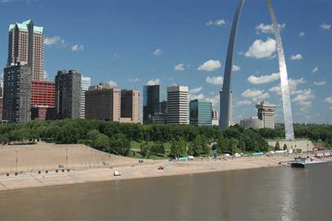 Exploring the Best Beaches and Lakes Near St. Louis, Missouri