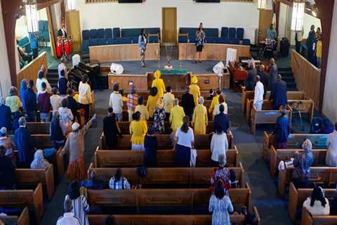 What is the Average Attendance of a Church in Tarrant County, Texas?