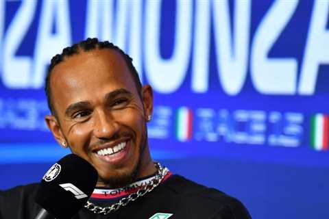 Lewis Hamilton extends contract with Mercedes to race F1 into his 40s