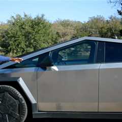 Top tech YouTuber breaks down the Tesla Cybertruck's 'ridiculous' windshield wiper, tricky door..