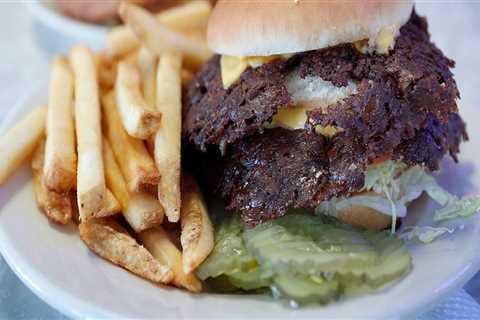 The Best Burgers in Indianapolis: A Guide to the Most Delicious Burgers in Town