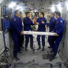 China's Shenzhou 16 astronauts hand over Tiangong space station to new crew (video)