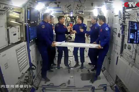 China's Shenzhou 16 astronauts hand over Tiangong space station to new crew (video)