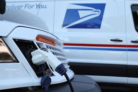 Postal Service, once chided for slow adoption of EVs, announces plan to cut greenhouse gas emissions