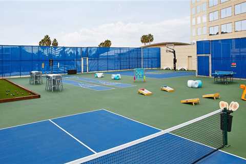 Hotels with Tennis Facilities in Orange County, California