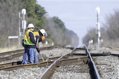 FRA to issue final rule affecting railroad contract workers