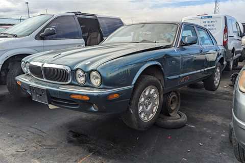 Junkyard Gem: 2001 Jaguar XJ8