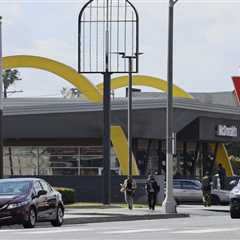 Here are 5 ways fast-food restaurants in California are cutting costs to cover the new minimum wage