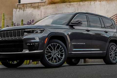 2025 Jeep Grand Cherokee rumored to get 2.0-liter four as base engine