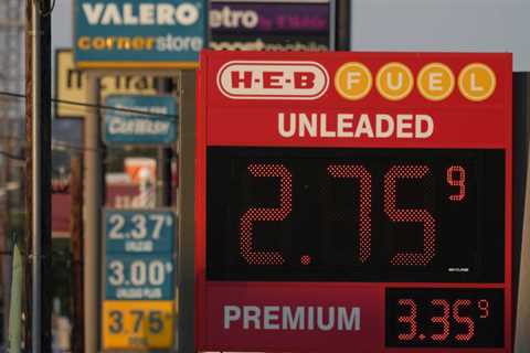 U.S. gas prices are falling; demand at the pump is 'kind of shallow' despite summer travel