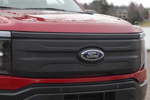 Ford cancels electric three-row SUV, pivots to hybrid