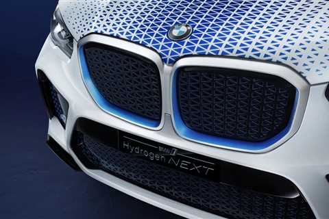 BMW plans first production hydrogen car in 2028