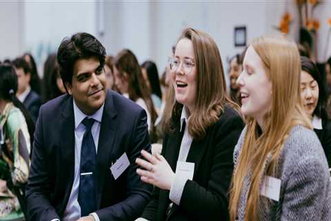 Professional Networking for Law Students: How to Use LinkedIn to Connect with Legal Professionals..