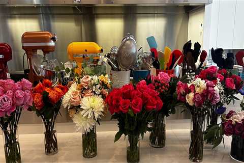 Why Flower Shops Prefer Taxi Services Over Apps for Certain Orders