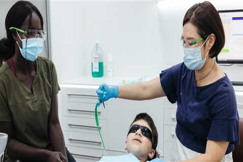 How Dental Hygienists and Dentists Collaborate to Support Comprehensive Oral Health