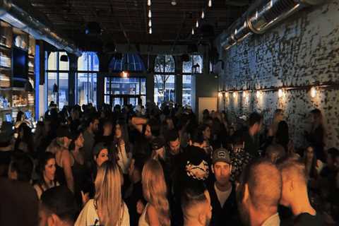 How Music Bars in Tampa Quietly Contribute to Neighborhood Identity and Culture